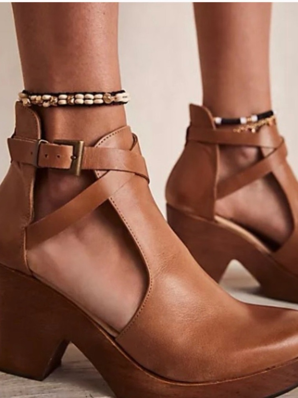 Free people cedar clog size 8-8.5 /EU 38.5